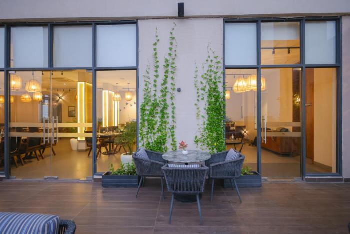 rhythm gurugram hotel and suites sohna road