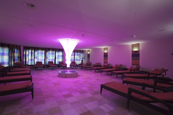 Swiss Holiday Park Resort,Easy Access To Downhill Skiing,4 star