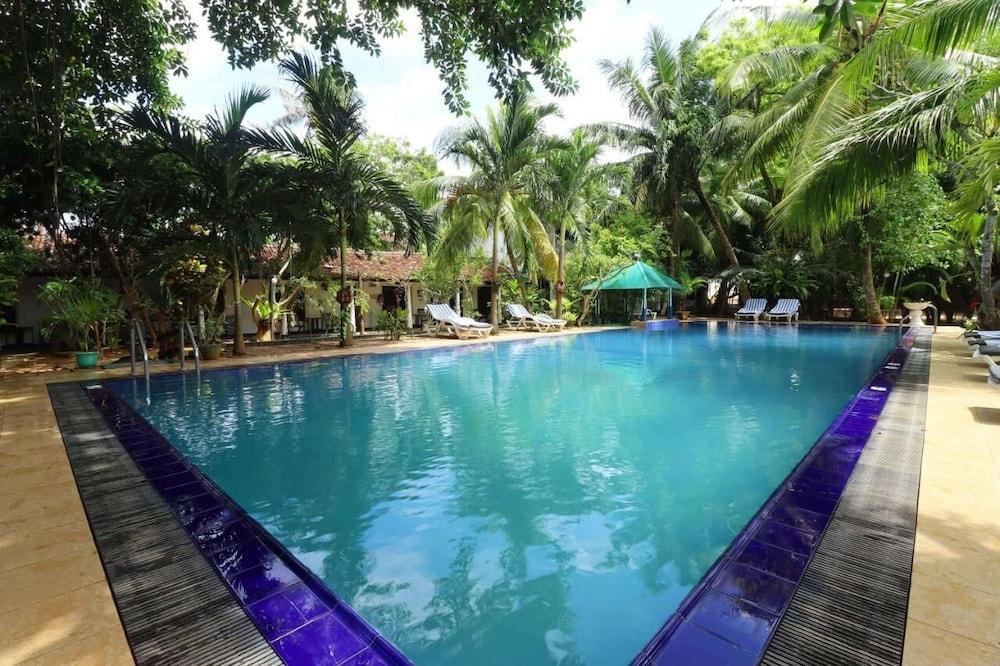 hotel susantha garden