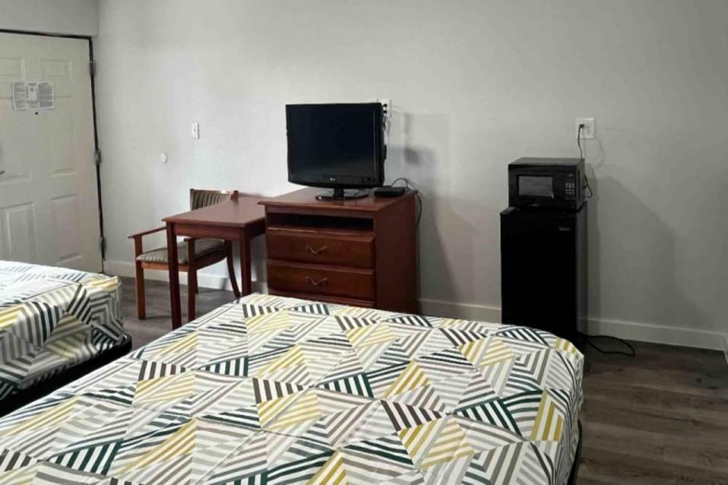 motel 6 greenwood ms