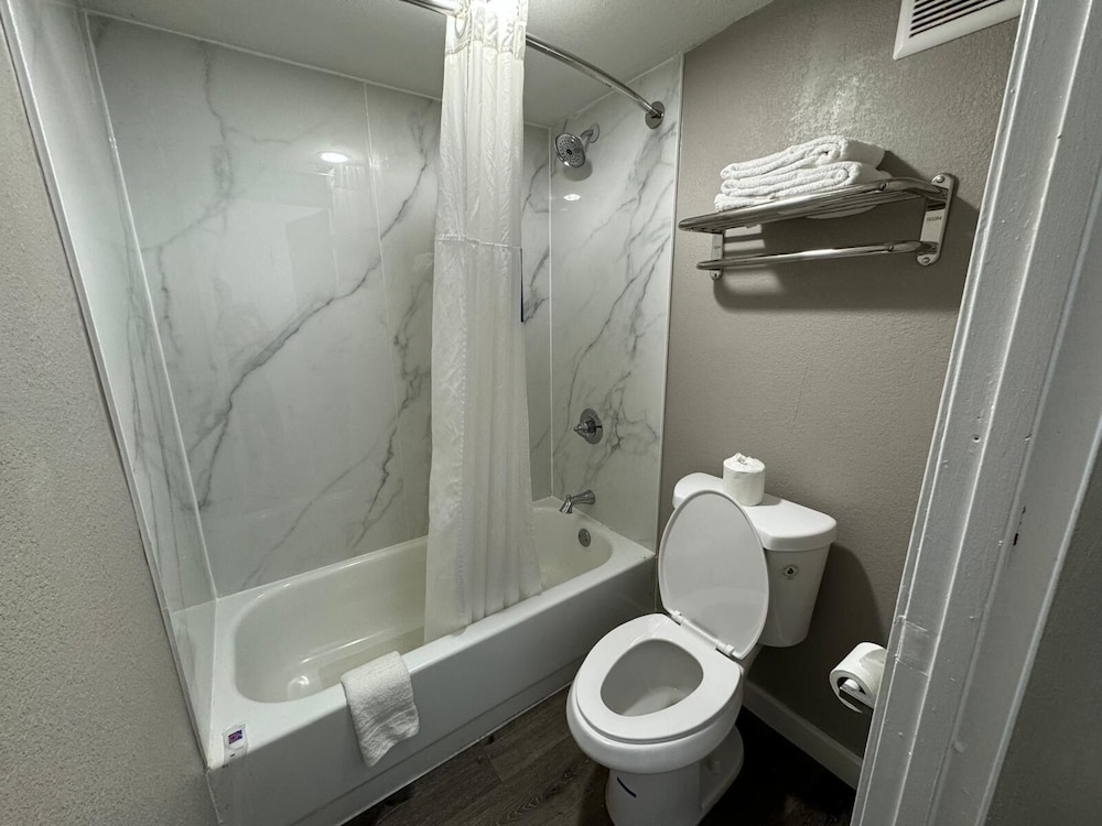 motel 6 greenwood ms