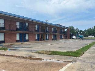 motel 6 greenwood ms