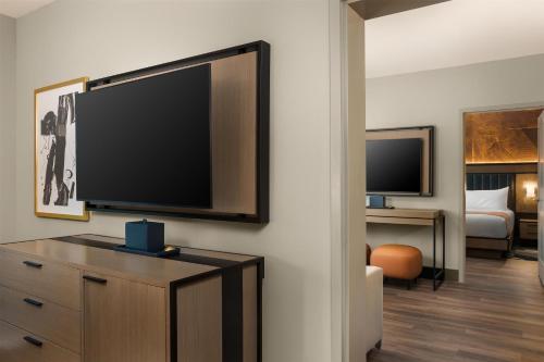 hotel avail rogers tapestry collection by hilton