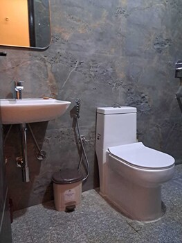 roomshala 135 paradise villa banglore