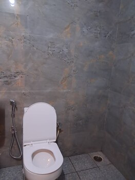 roomshala 135 paradise villa banglore