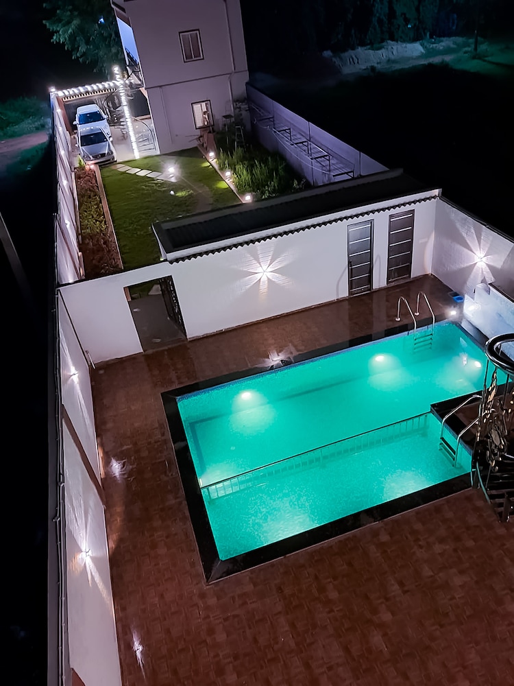 roomshala 135 paradise villa banglore