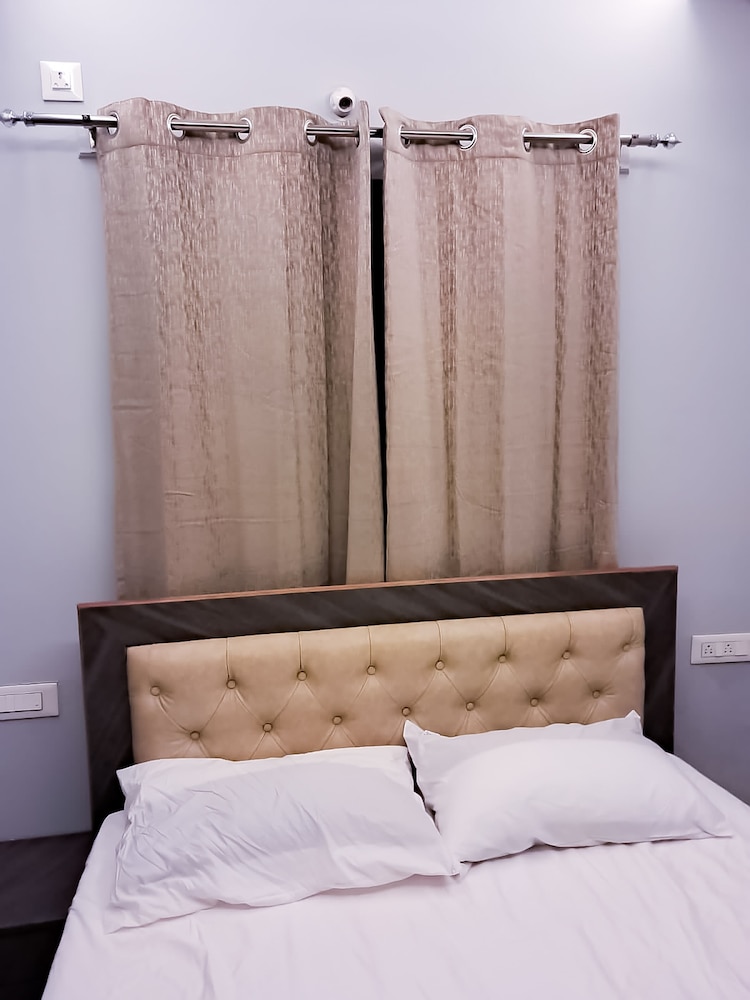 roomshala 135 paradise villa banglore