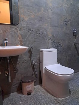 roomshala 135 paradise villa banglore