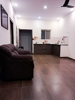 Roomshala 135 Paradise Villa Banglore,,2 star