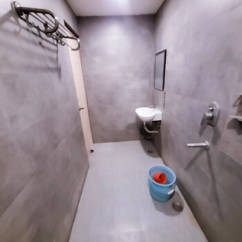 roomshala 150 happy inn vinod nagar