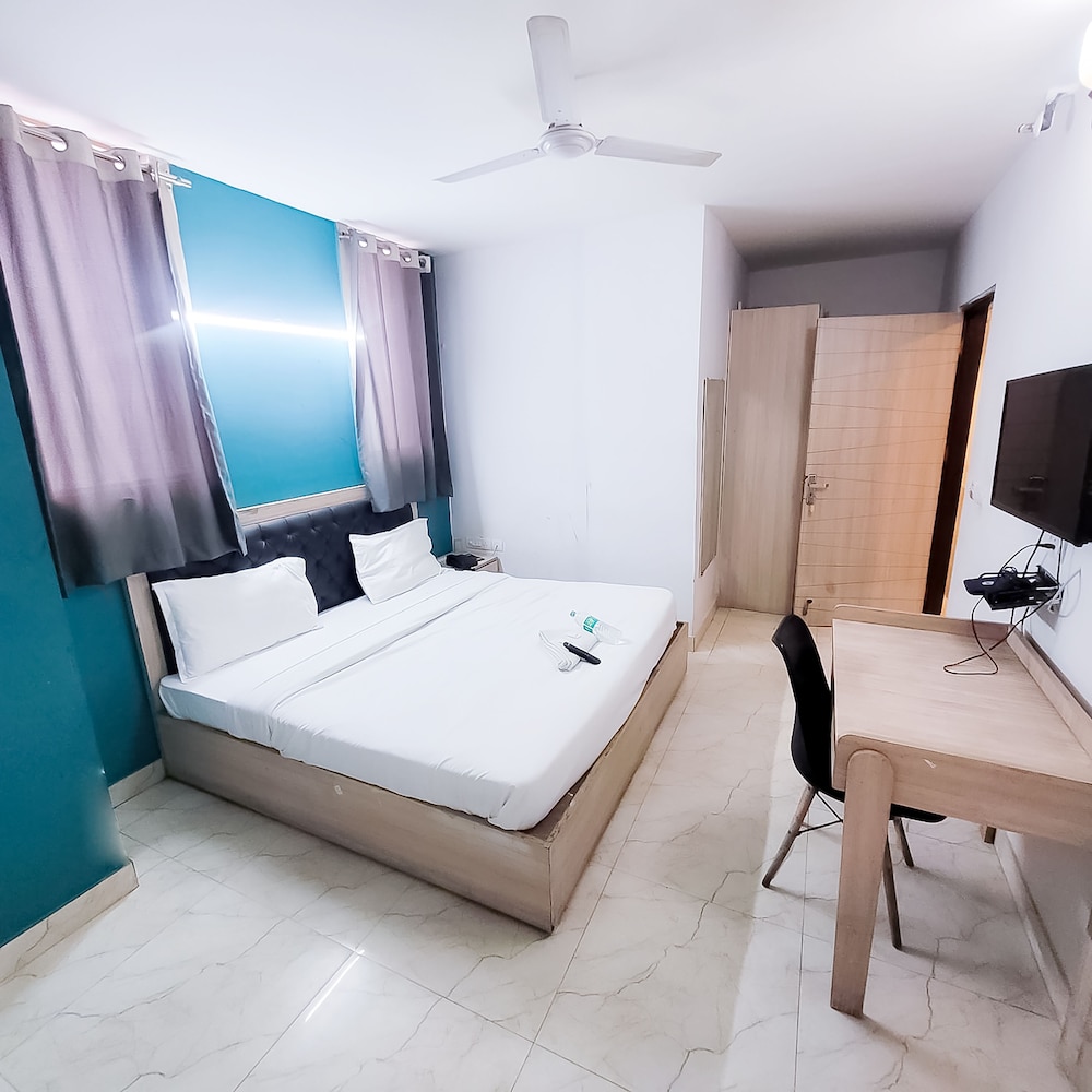 roomshala 150 happy inn vinod nagar