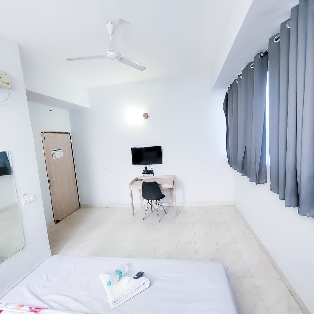 roomshala 150 happy inn vinod nagar