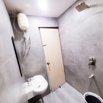 Roomshala 150 Happy Inn Vinod Nagar,,3 star