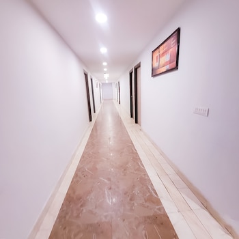 Roomshala 150 Happy Inn Vinod Nagar,,3 star