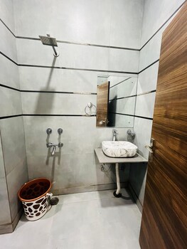 roomshala 152 hotel sukoon