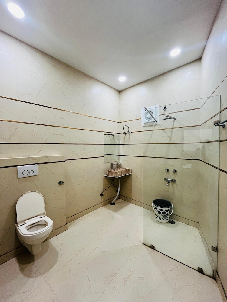 roomshala 152 hotel sukoon