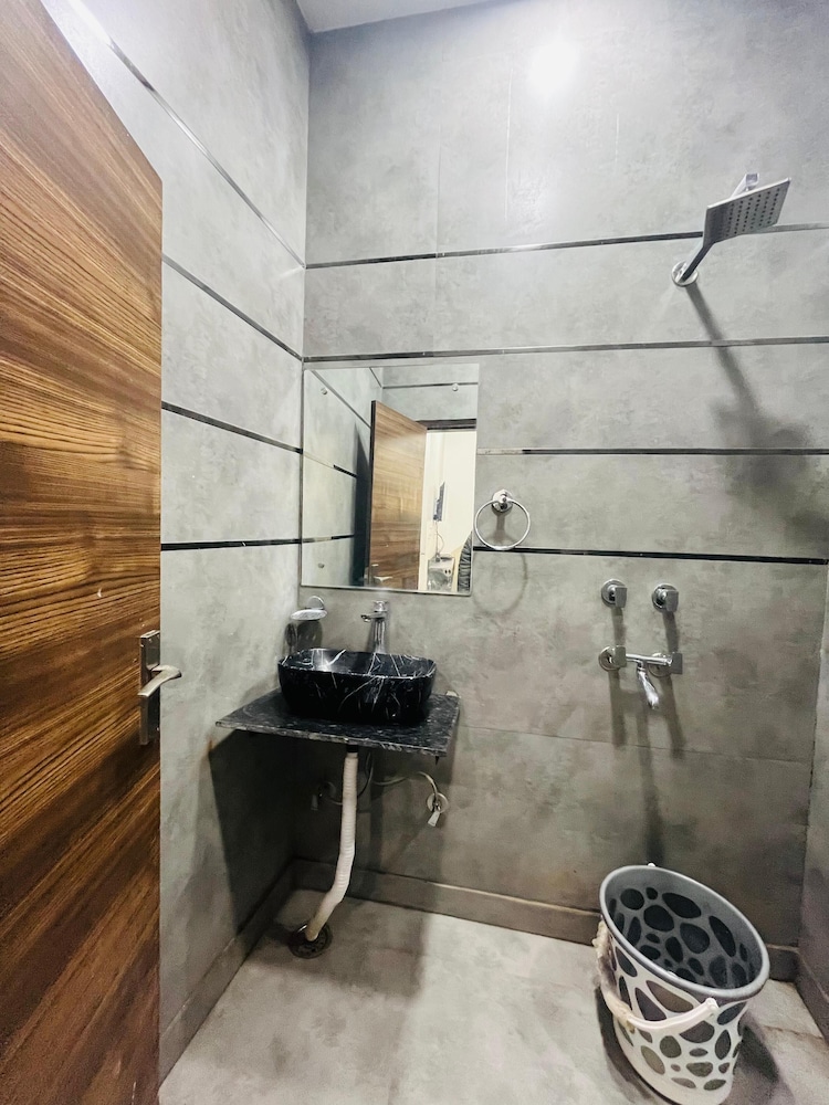 roomshala 152 hotel sukoon