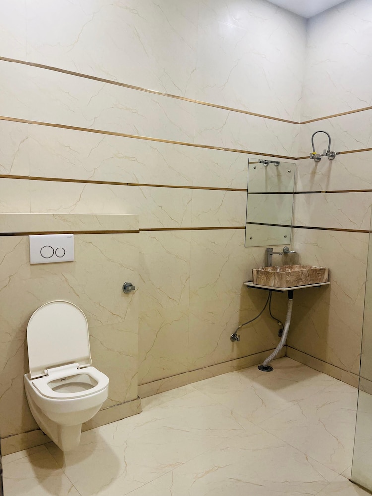 roomshala 152 hotel sukoon