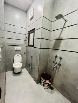 roomshala 152 hotel sukoon