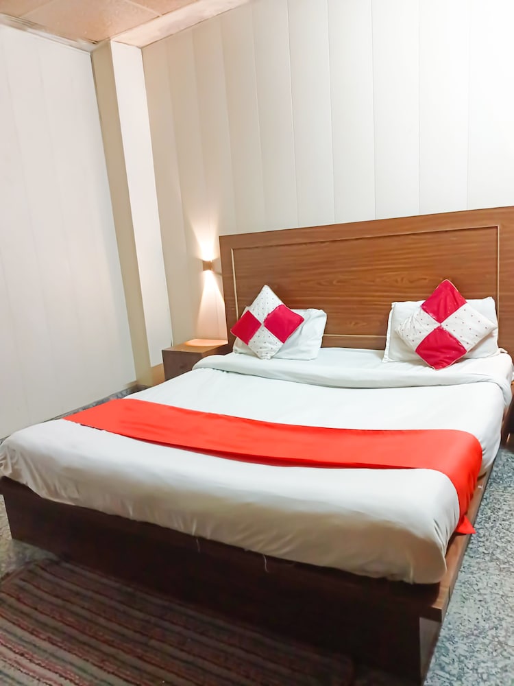 roomshala 156 hotel mannat inn