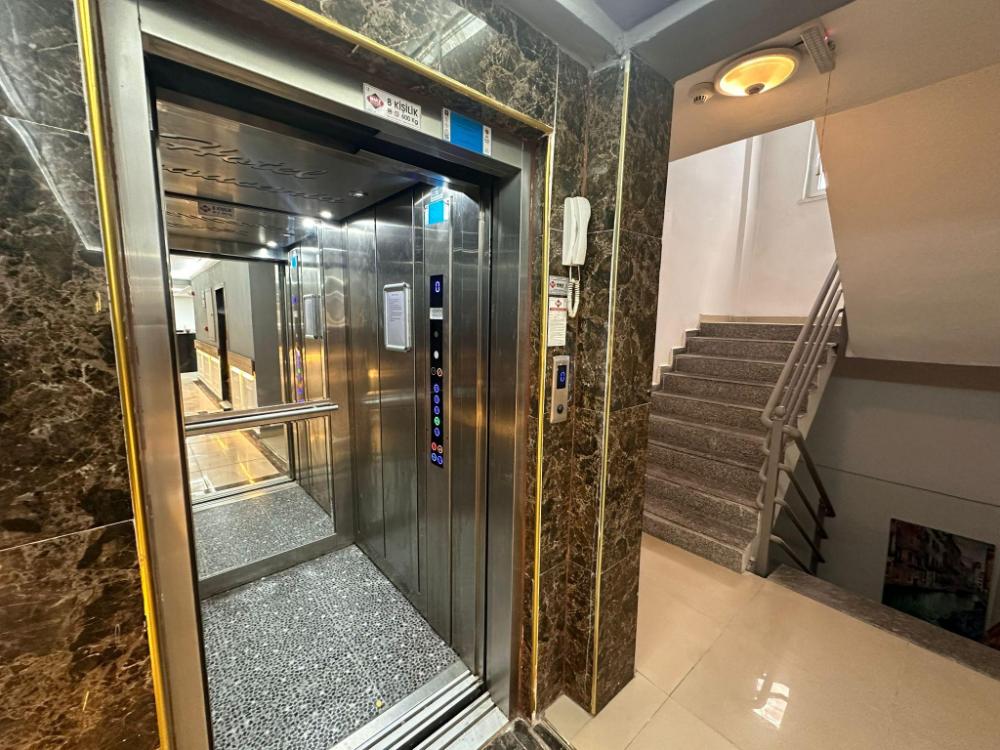 royal ezel hotel