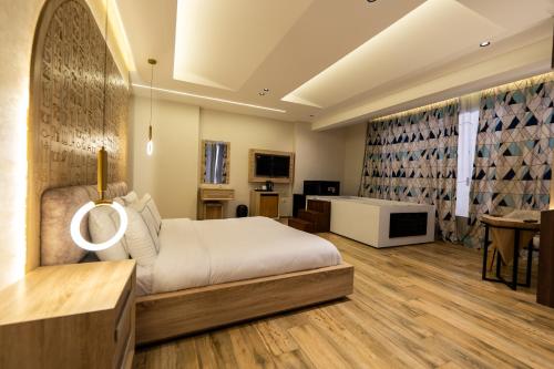 royal great pyramid inn