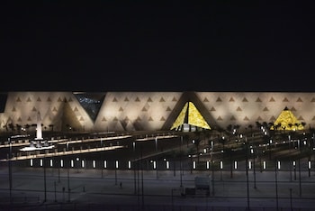 royal great pyramid inn