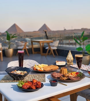 royal great pyramid inn