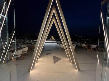 royal great pyramid inn