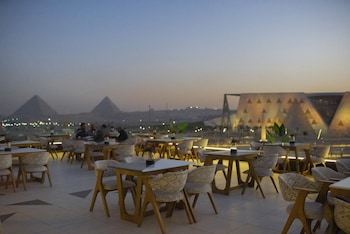 royal great pyramid inn