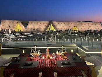 royal great pyramid inn