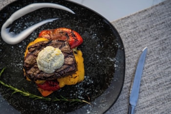 royal great pyramid inn