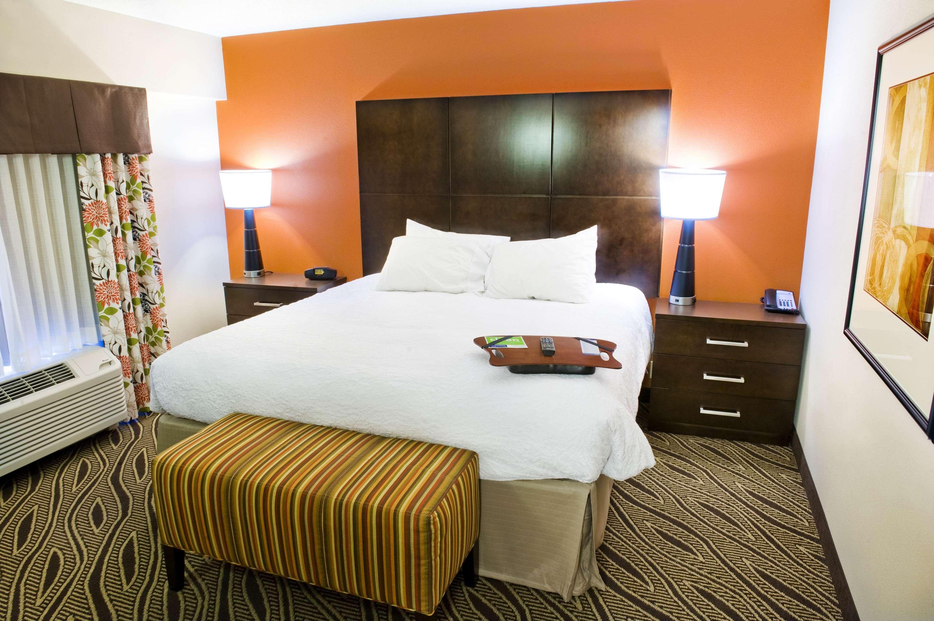 hampton inn evansville airport
