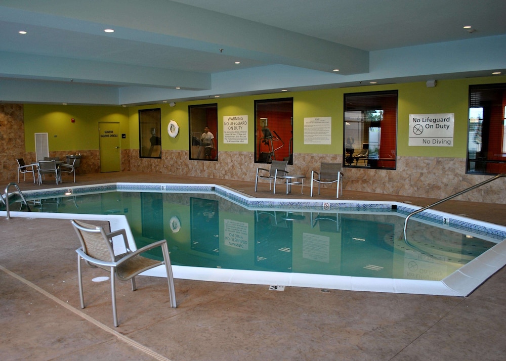 hampton inn evansville airport