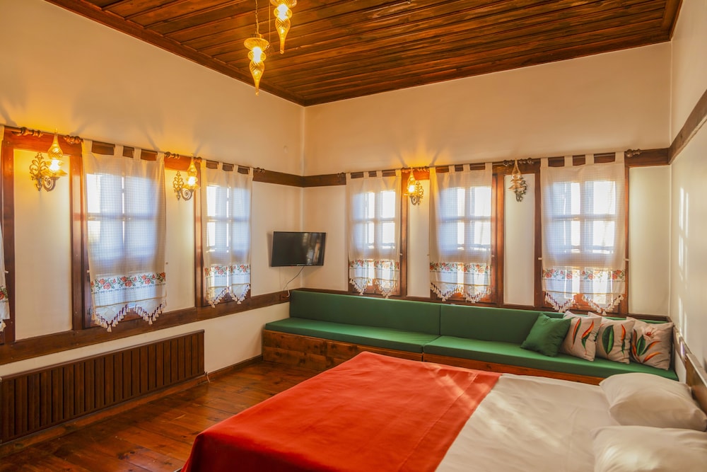 saffronia 1900 boutique hotel