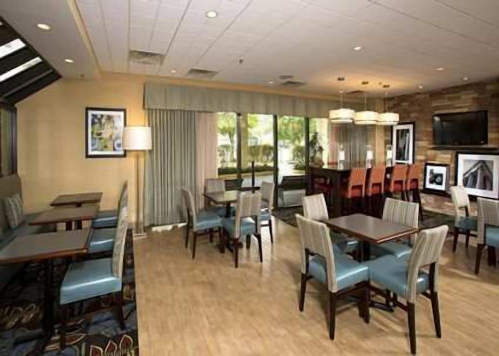 hampton inn fairfax city