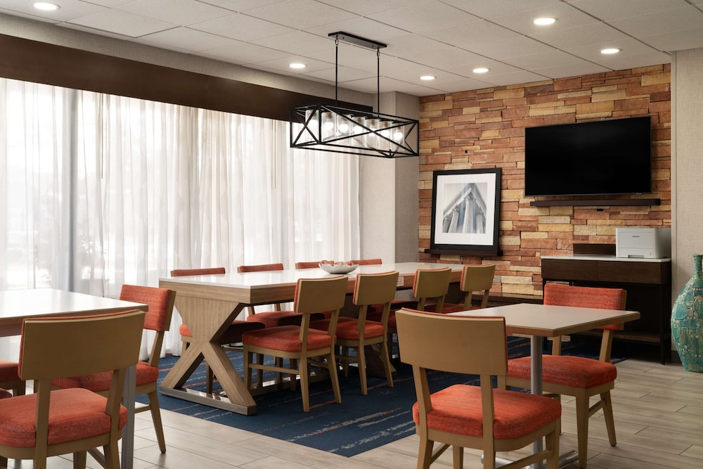 hampton inn fairfax city