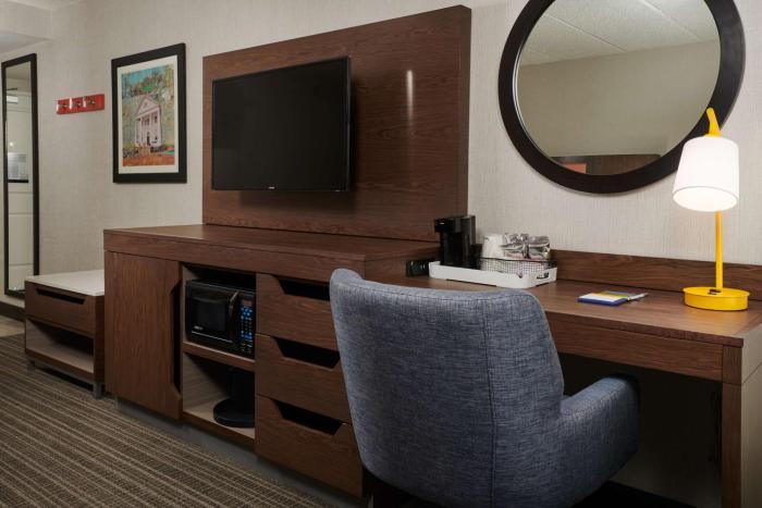 hampton inn fairfax city