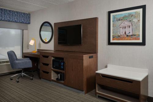 hampton inn fairfax city