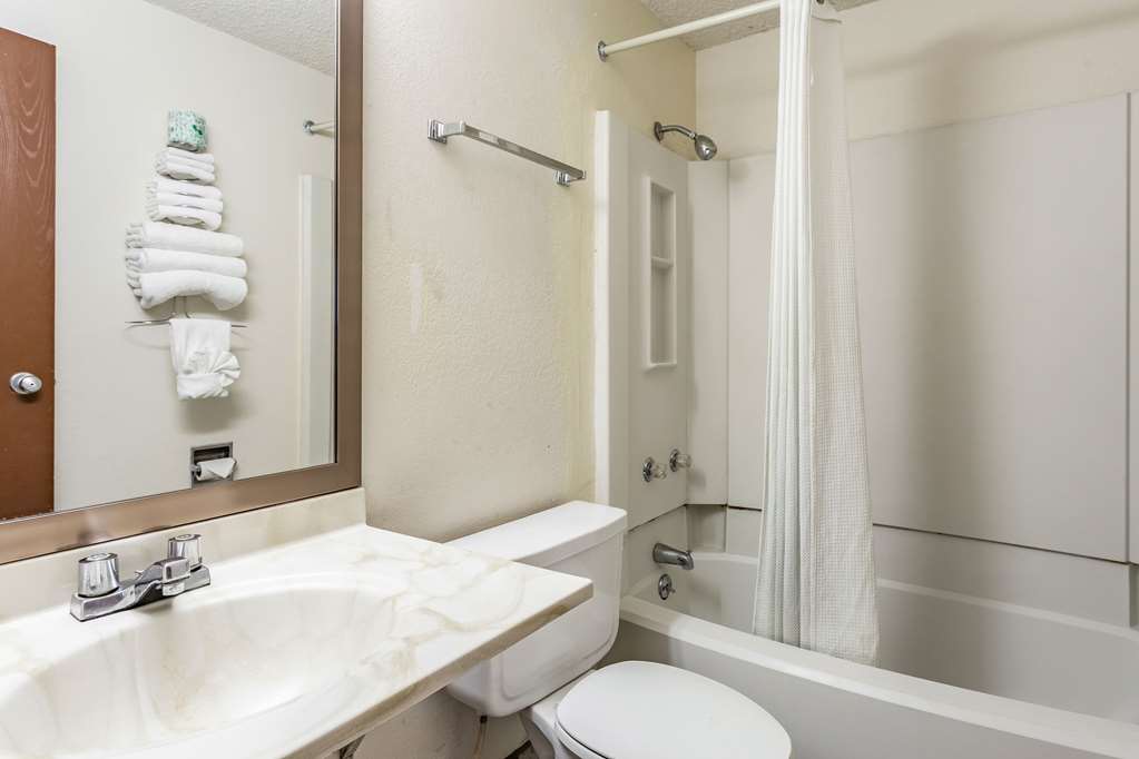 rodeway inn farmington