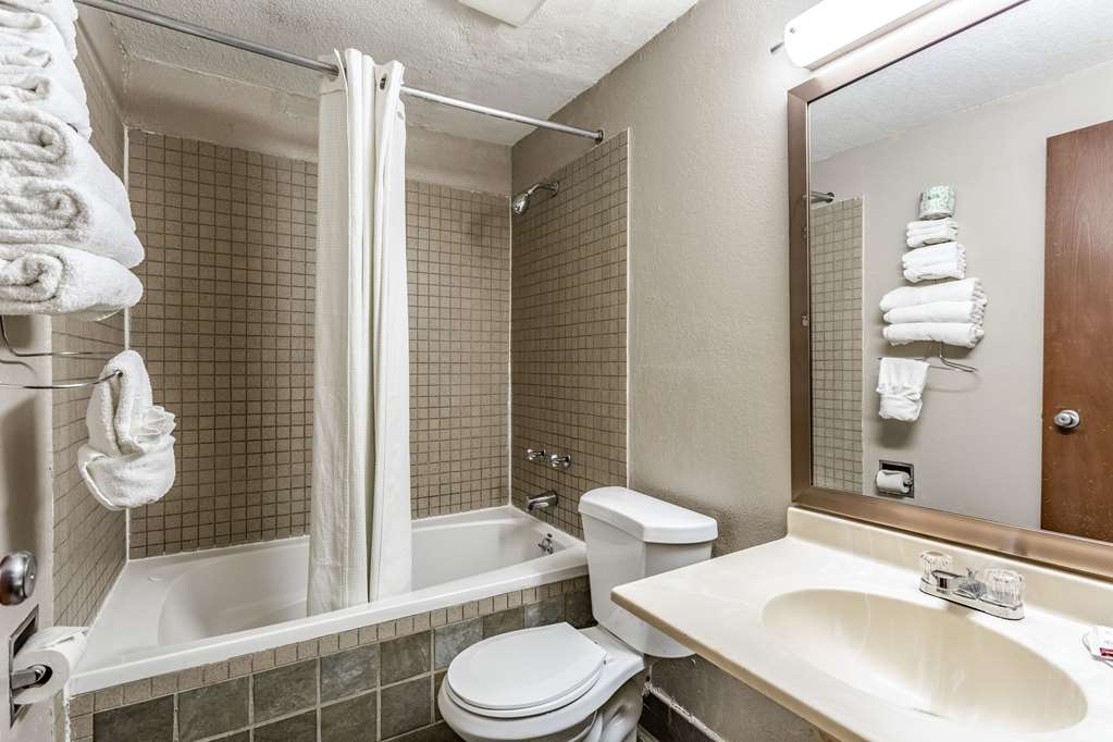 rodeway inn farmington
