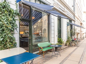 sanders downtown cph cozy 2 bdr apt near tivoli