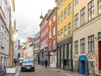 sanders downtown cph cozy 2 bdr apt near tivoli