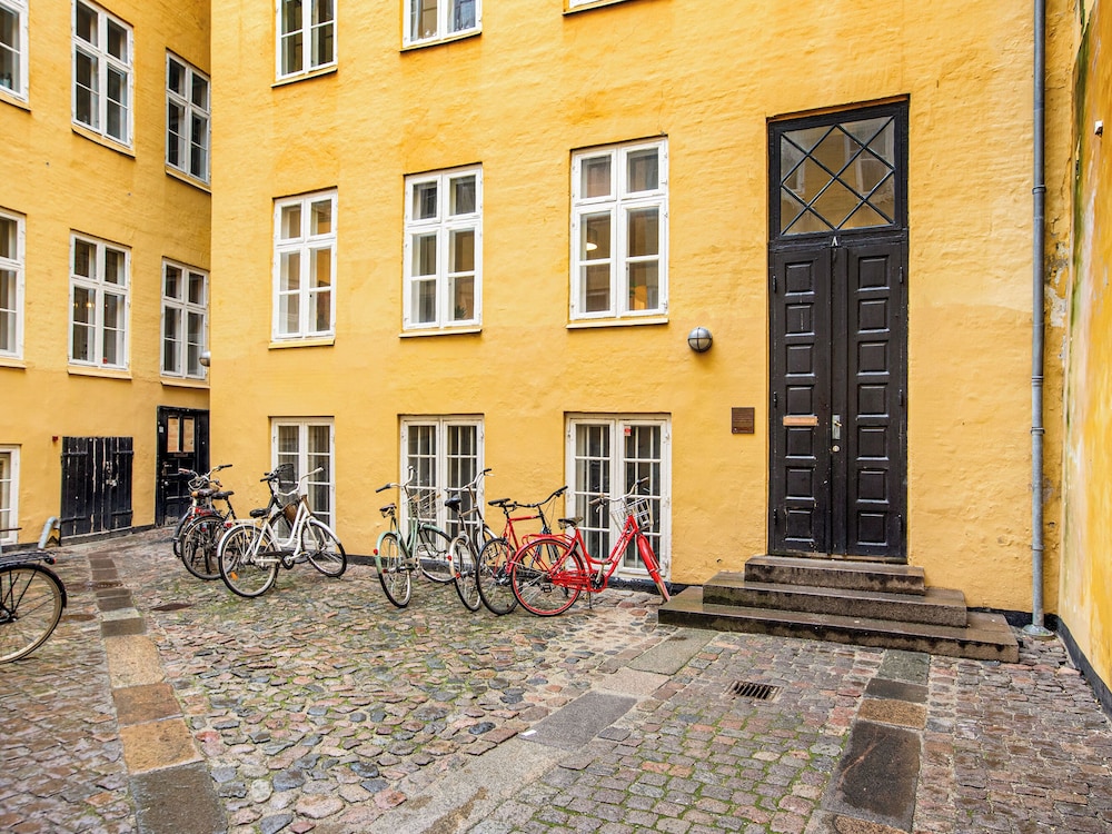 sanders downtown cph cozy 2 bdr apt near tivoli