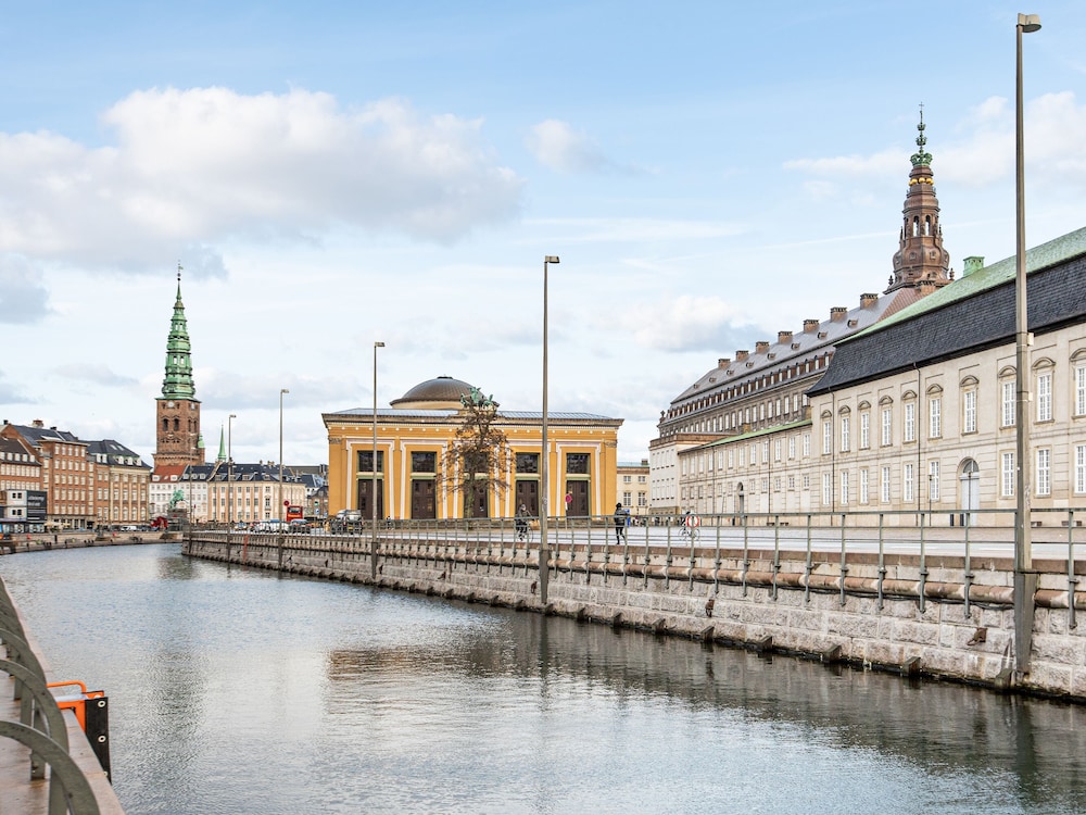 sanders downtown cph cozy 2 bdr apt near tivoli