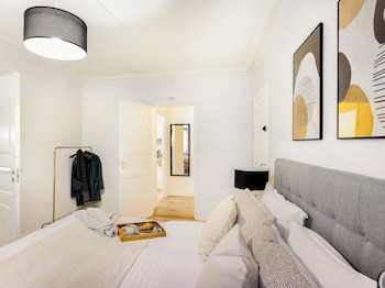 sanders downtown cph cozy 2 bdr apt near tivoli