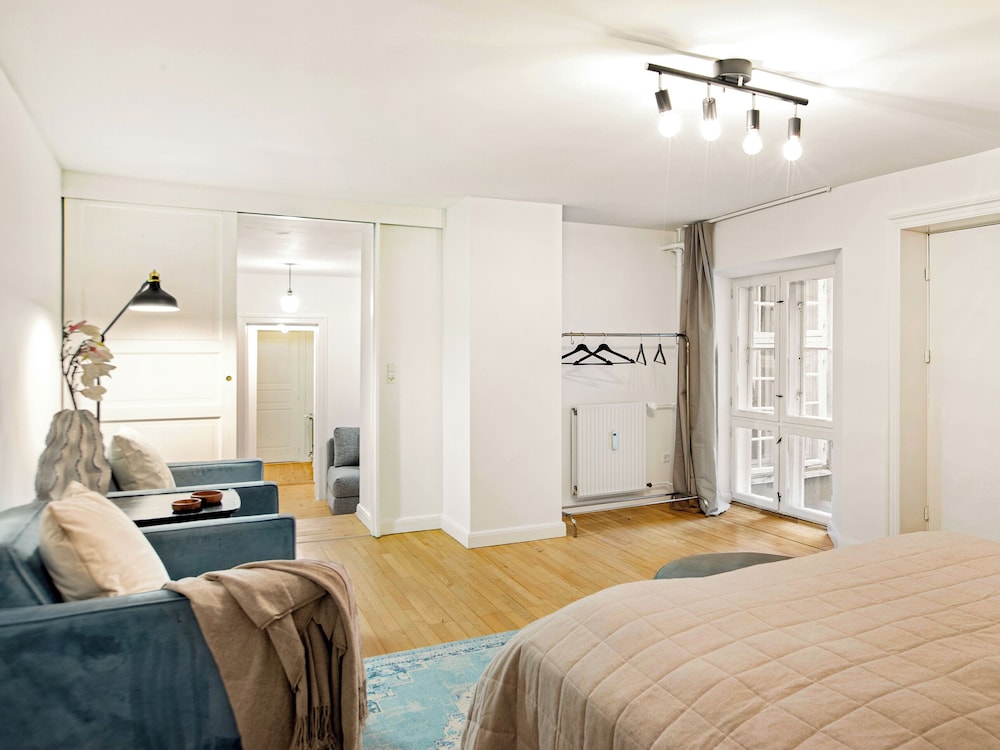 sanders downtown cph cozy 2 bdr apt near tivoli