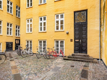 sanders downtown cph cozy 2 bdr apt near tivoli