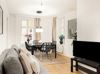 sanders downtown cph cozy 2 bdr apt near tivoli
