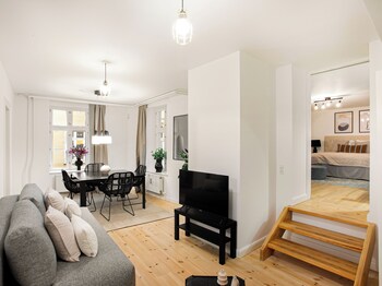 sanders downtown cph cozy 2 bdr apt near tivoli